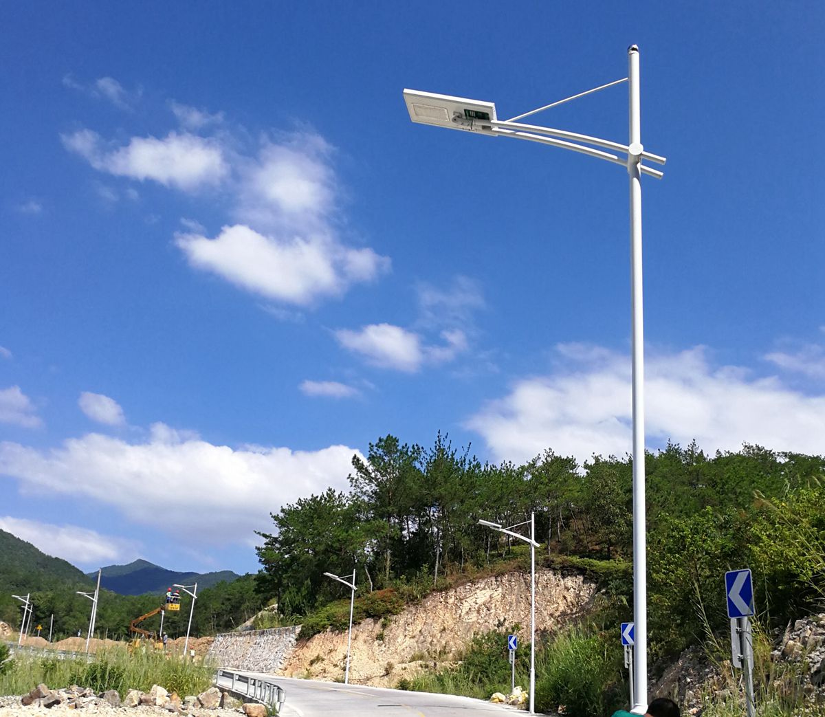 山路專用免接線光能路燈